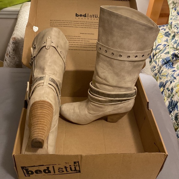 Not Rated Sz 8 Rock-a-Billy, Boots,Off White, Distressed-ISH - Picture 13 of 14